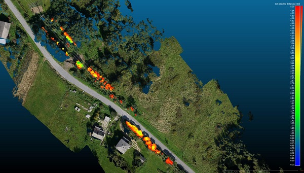 Na podstawie zdjęć z nalotu drona można ocenić dokładną odległość roślinności od linii energetycznych i wskazać miejsca, gdzie niezbędna jest wycinka (fot. FlyTech UAV)