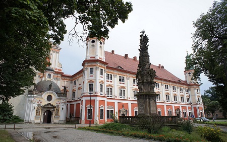Klasztor w Henrykowie (fot. Wikipedia)