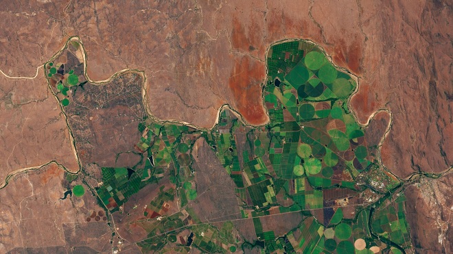 Circular cultivated areas along Crocodile River (fot. ESA)