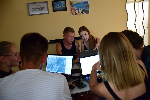 Studenci aktualizują mapę półwyspu Peljesac w Chorwacji (fot. Anna Górska)
