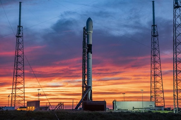 Start rakiety Falcon z satelitą GPS