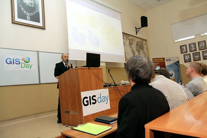GIS Day 2014 w Toruniu - prezentacja prof. Wojciecha Wysoty (fot. Andrzej Romański)